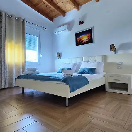 B&g Hostel Sarande